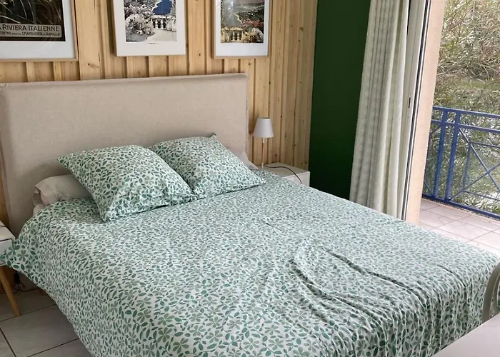 House With Private Pool Near The Sea