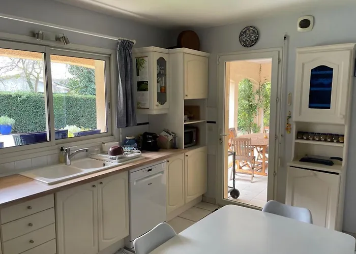 Nyaraló House With Private Pool Near The Sea